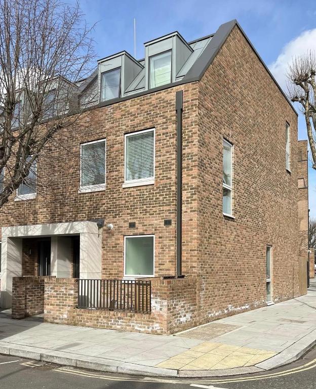 Queen's Park 4 Bedroom Victorian Townhouse - B&B London