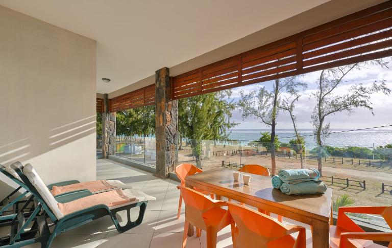 West Front One No 4 with SEAFRONT - LICENSED BY TOURISM AUTHORITY 14977 Flic en Flac Mauritius - B&B Flic en Flac