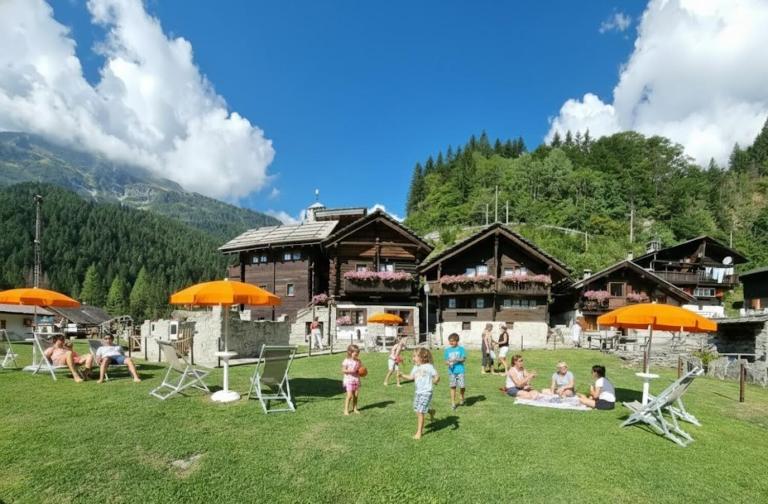 Incanto Walser Apartments Testa - Bed and Breakfast Macugnaga