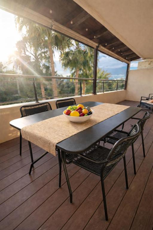 Marina Golf Apartamento con amplia terraza a 600 metros del Mar - Chambres d'hôtes Benalmádena