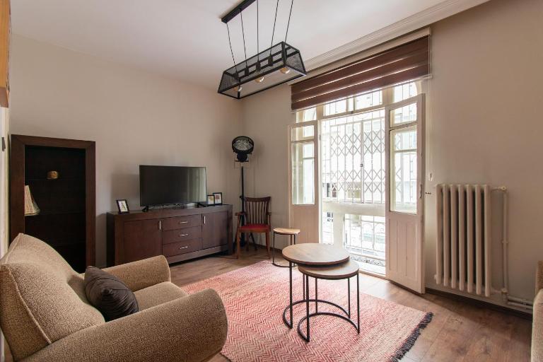 Historic & Cozy 2BR Nisantasi Flat w High Ceilings - B&B Estambul