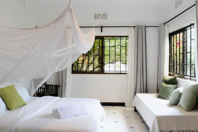 OYA Guest House - B&B Usa River