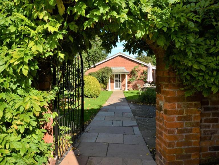 3 Bed in Wrexham oc-39974 - Chambres d'hôtes Overton