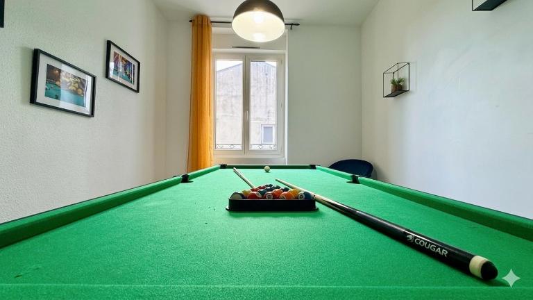 IDÉAL Pro & Familles - Billard - Borne d'Arcade - Jeux Vidéos - Jeu Bonus OFFERT - Ferienwohnung Saint-Étienne