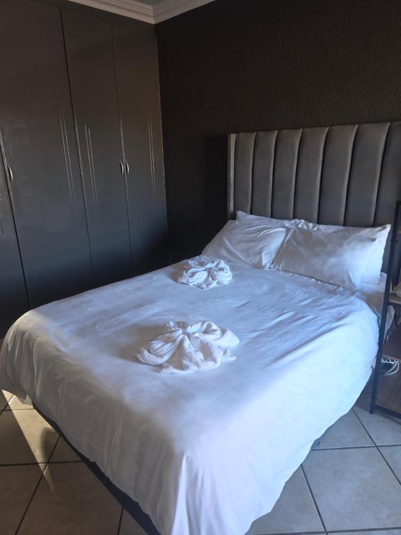 The Good Samaritan 3 - Bed and Breakfast Emalahleni