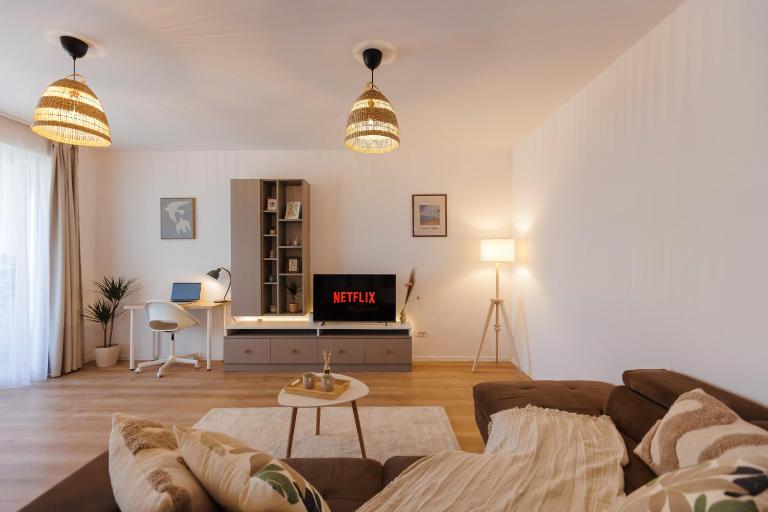 Central Apartment with Private Parking and Balcony - Bed and Breakfast Timişoara