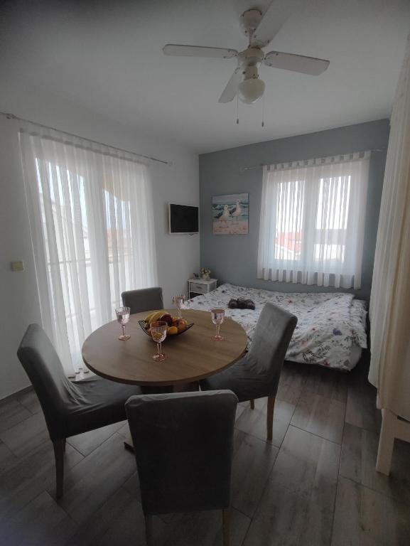 Apartman Sun Rays 3 - B&B Novalja