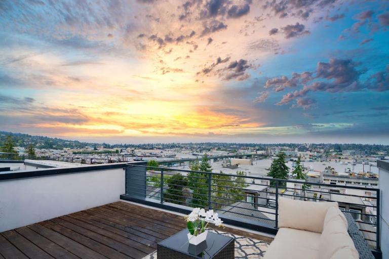 3BR Queen Anne House with Rooftop access - B&B Seattle