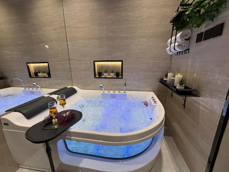 شقة الملقا جاكوزي وتراس Al Malqa Luxury Jacuzzi Terrace - Bed and Breakfast Riyad
