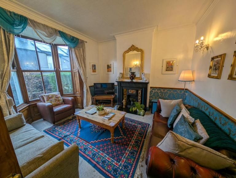 The House at Crooked End - Sleeps 8 central York - B&B York