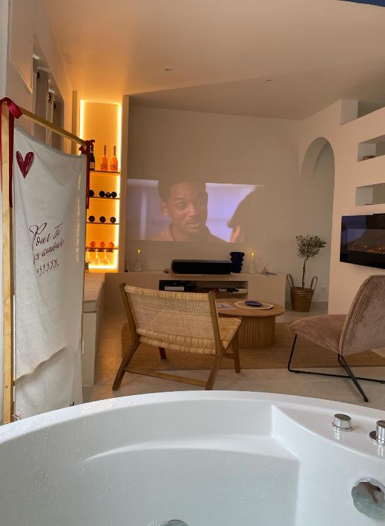 Maison avec balnéo privative & ambiance cinéma - Proche du Mont-Saint-Michel - Chambres d'hôtes Saint-Georges-de-Reintembault