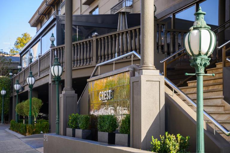 Crest On Barkly Serviced Apartments - Bed and Breakfast Melbourne
