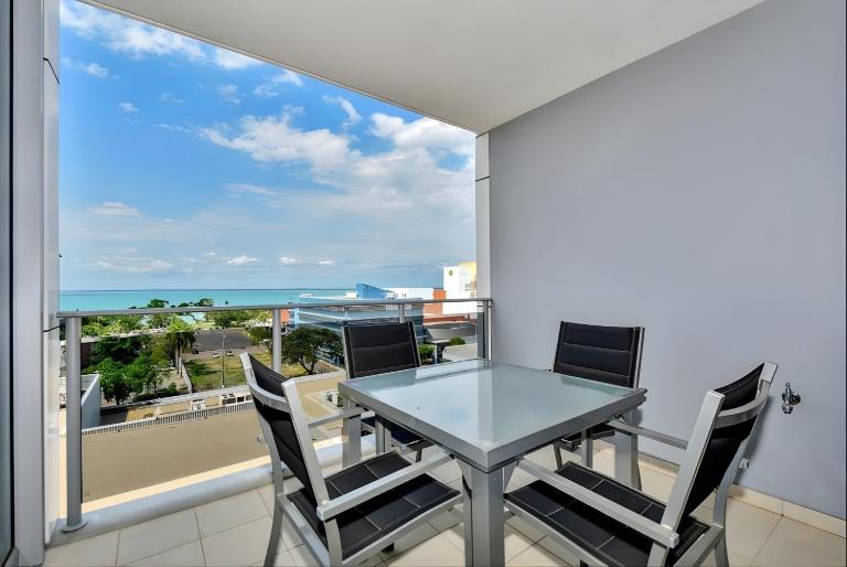 Walk everywhere CBD 1 bedroom with ocean aspect - Ferienwohnung Darwin