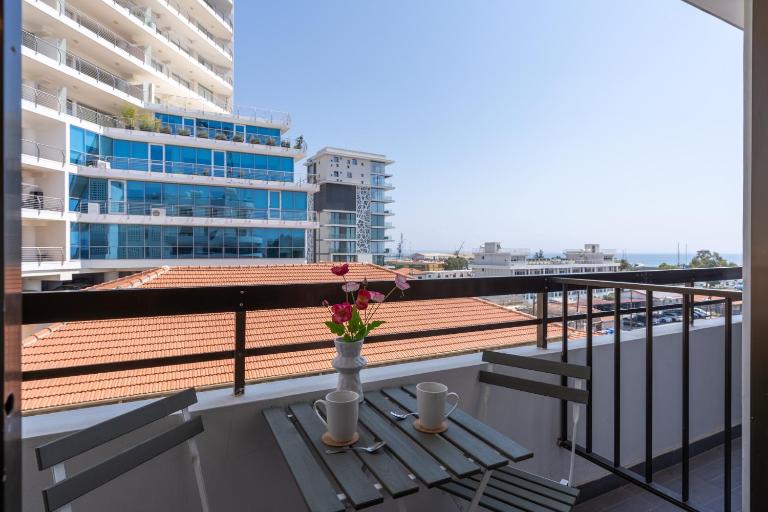 Modern Studio Bursting with Style in Larnaca - B&B Lárnaca
