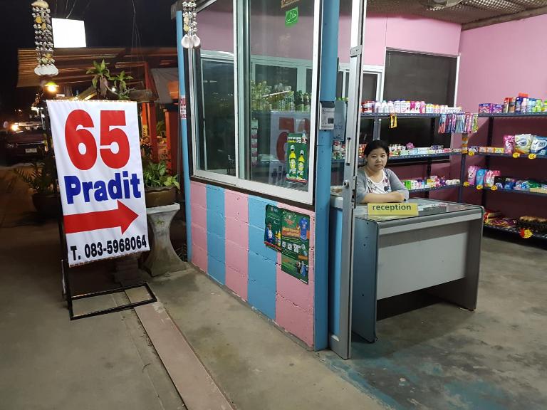 65 Pradit - B&B Nakhon Phanom