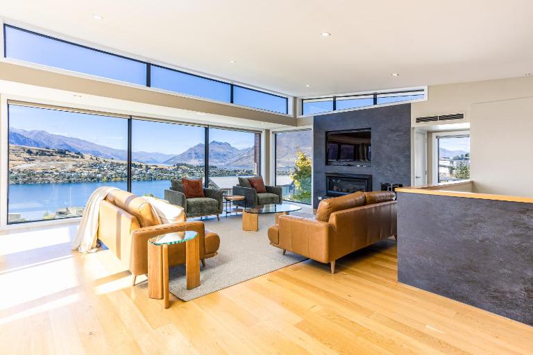 Panoramic Lakeview 4BR Luxury Home - Close to Town - Ferienwohnung Queenstown