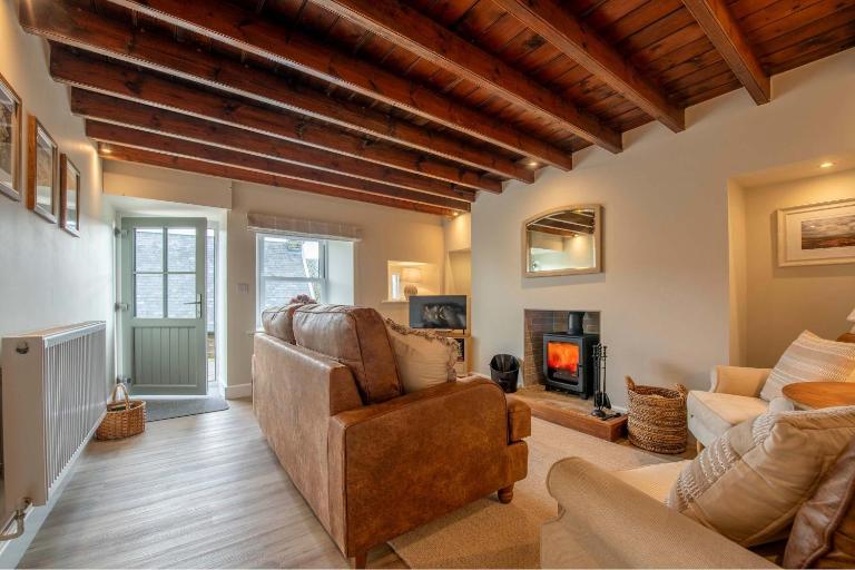 Charming 3-Bed Cottage in Stunning Yorkshire Dales Location, Swaledale - by MCPI Hosting, Ideal for Families, Couples, Walkers & Groups - B&B Feetham