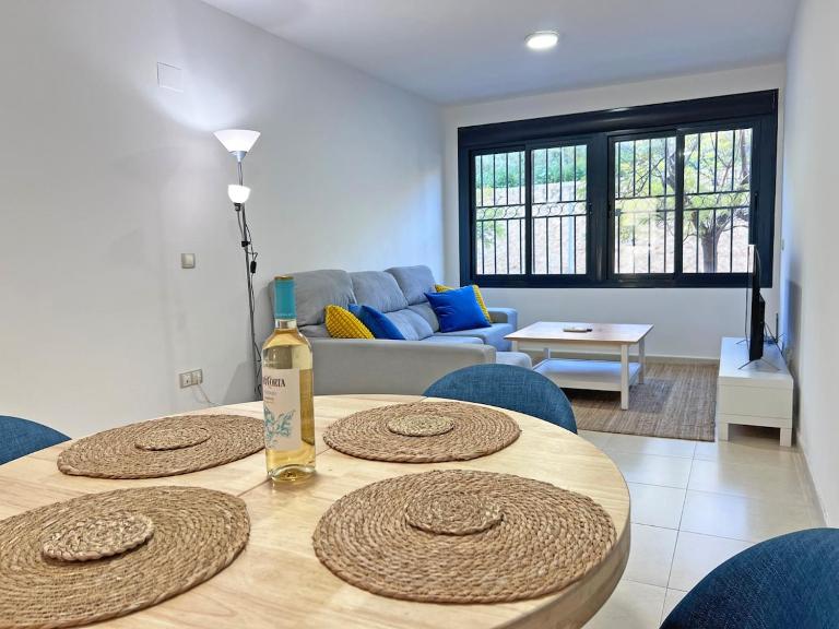 Amplio, Luminoso y Terraza privada con AC - B&B Alicante