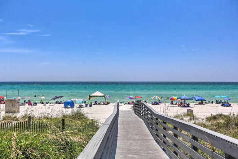 Walk to Shore: Townhome w/ Pool Access in PCB! - B&B Panama City Beach