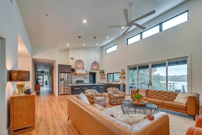 Waterfront Getaway on Lake Buchanan w/ Fire Pit! - B&B Burnet