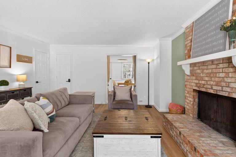 Walk to Duke | Firepit & Fenced Yard Retreat - Bed and Breakfast Durham