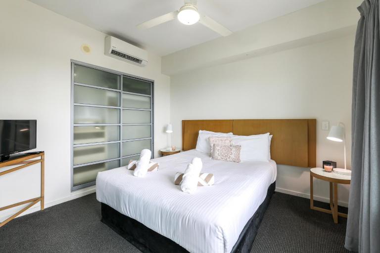 Level 10 Life Spacious 1 Bed Apartment and Pool - Bed and Breakfast Darwin