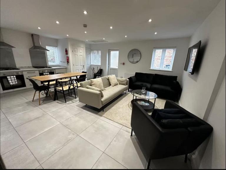 Spacious 6-Bed Home With 4 Parking Spaces - Chambres d'hôtes Oxford