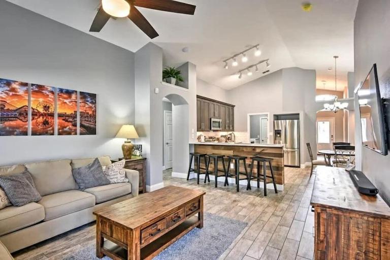 Luxury Retreat with 2 Master Suites Pool & Hot Tub BBQ Pool Table 2 Miles Disney - B&B Orlando