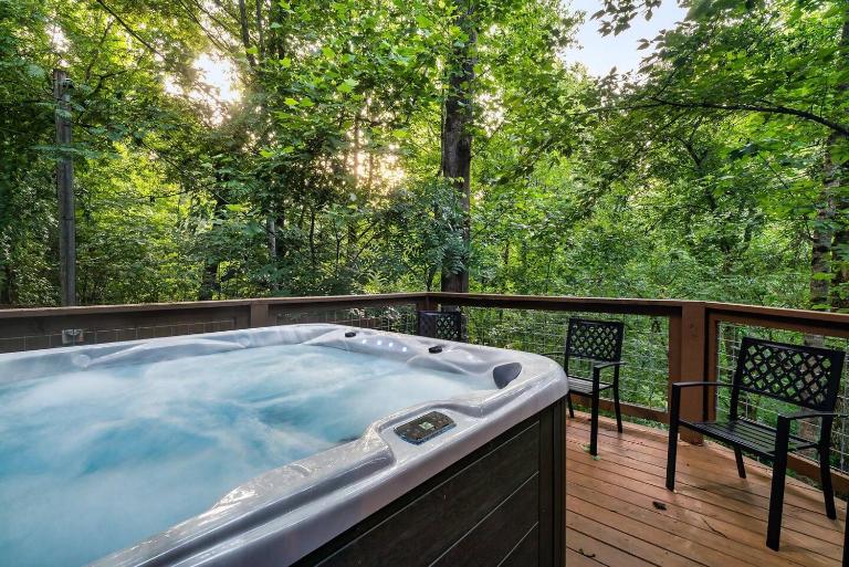 Fire Pit Evenings, Hot Tub & Arcade Fun Awaits - B&B Gatlinburg
