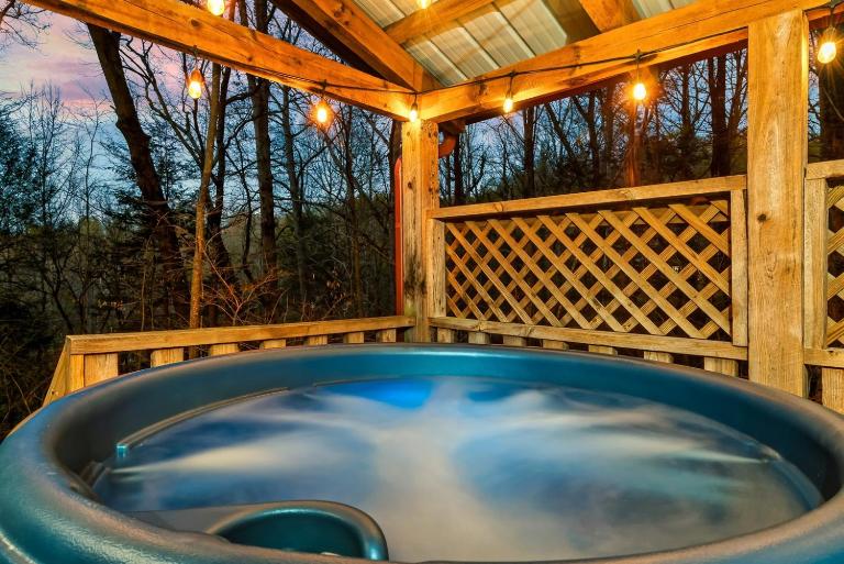 Dog friendly, Hot Tub & Near Tuckaleechee Caverns - B&B Townsend