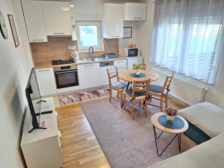 Apartment Silvia Zagreb- Free Private Parking, - B&B Zagreb