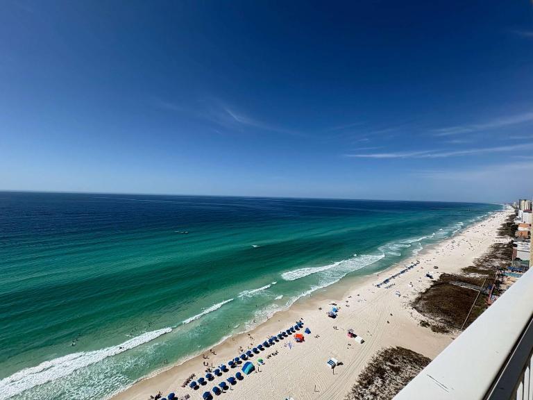 Oceanfront 23rd floor Condo Pools Gym Wifi - Bed and Breakfast Panama City Beach