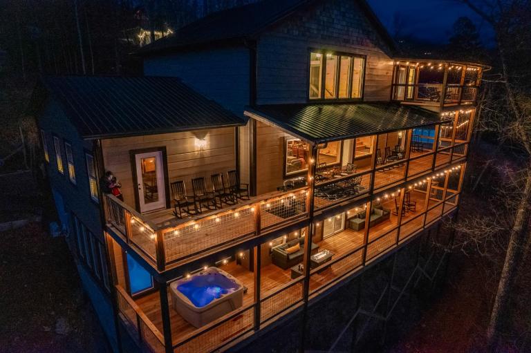 Hidden Gem Masterpiece By Ghosal Luxury Lodging - B&B Gatlinburg