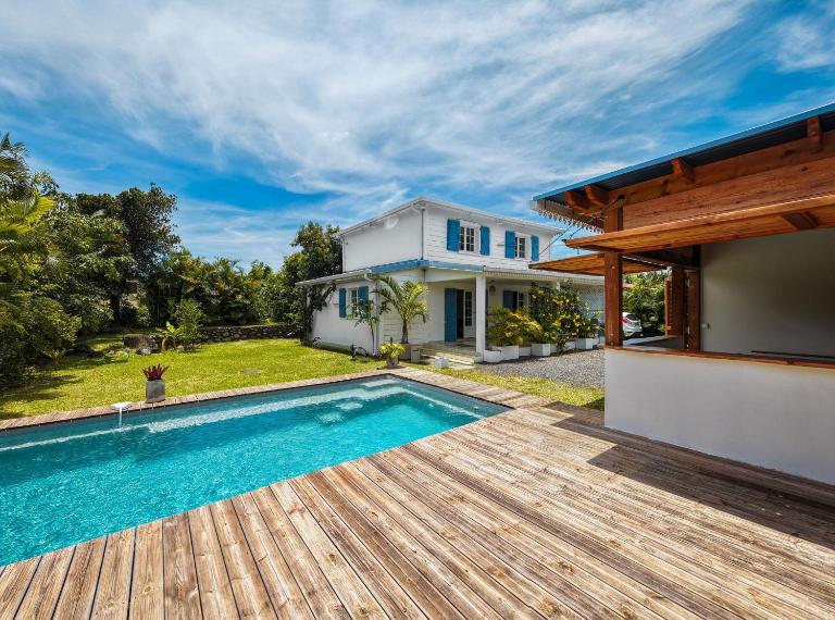 Villa kréoli avec picine privée et cuisine extérieur pour 8 personnes - Bed and Breakfast Saint-André