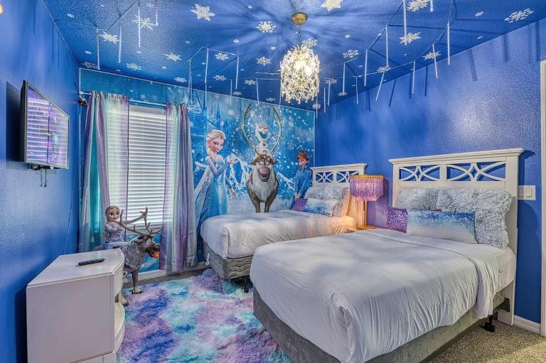 Sleeps 23 9BR Home w Private Pool & Game Room - B&B Kissimmee