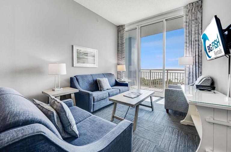 New 3BR Private Balcony 3rd Floor Oceanfront Pools - B&B Myrtle Beach