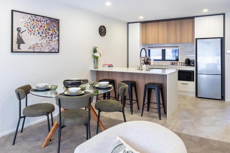 Peaceful City Townhouse 2 Bed plus Private Car Park - B&B Christchurch