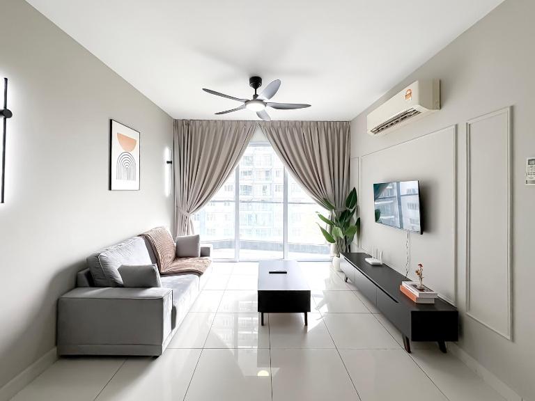 Aurora Residence by Manhattan Group - B&B Kampong Pulas