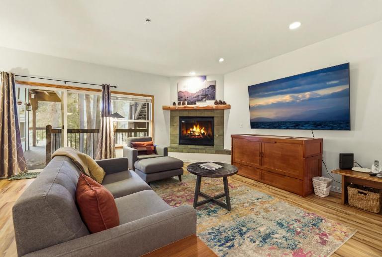 Tahoe Basecamp | Ski, Spa & Lake Access - B&B Olympic Valley