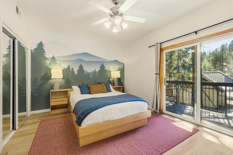 2 Miles to Palisades Tahoe w Hiking, Biking & Lake Access - B&B Olympic Valley