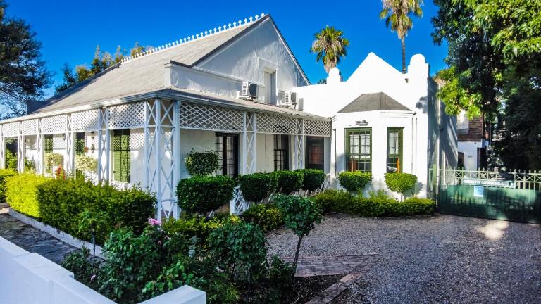 Oakdene Guest House - Bed and Breakfast Oudtshoorn