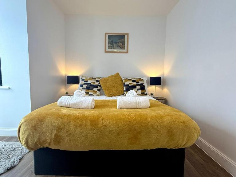 Spacious 4-Bed Home in Marylebone, Wi-Fi, Parking & Extended Stays - B&B Leicester