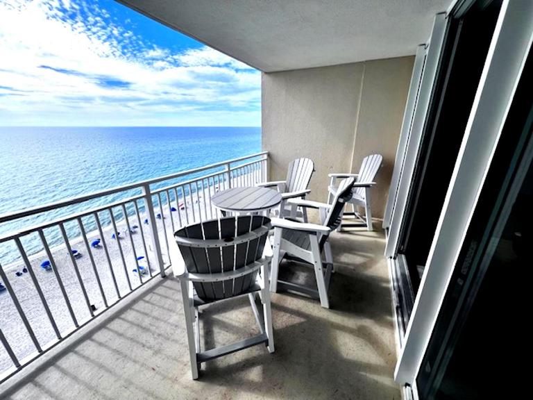 Emerald Beach #1131 - B&B Panama City Beach