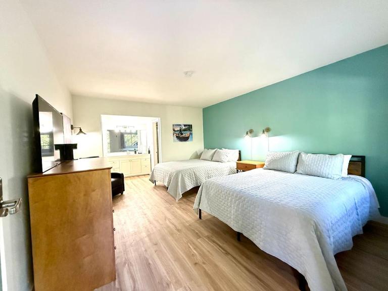 Water Vibes Studio Walk to Downtown Trolley Unit 305 - B&B Eureka Springs