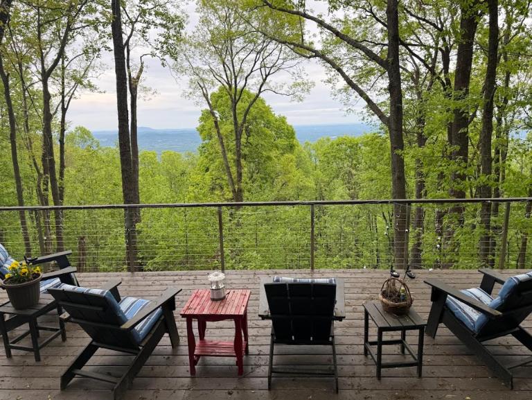 Spectacular Mountain Retreat- Serene Views!- The Groovy Groundhog - B&B Ararat
