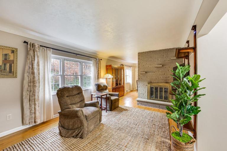 Family Friendly! Turtle Creek Escape w/ Ping-Pong - B&B Turtle Creek