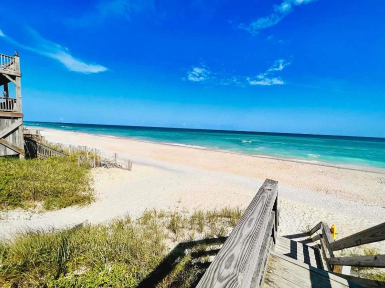 Close to Beach - 5BR Coastal Retreat - Sleeps 10 - Ferienwohnung Wilmington