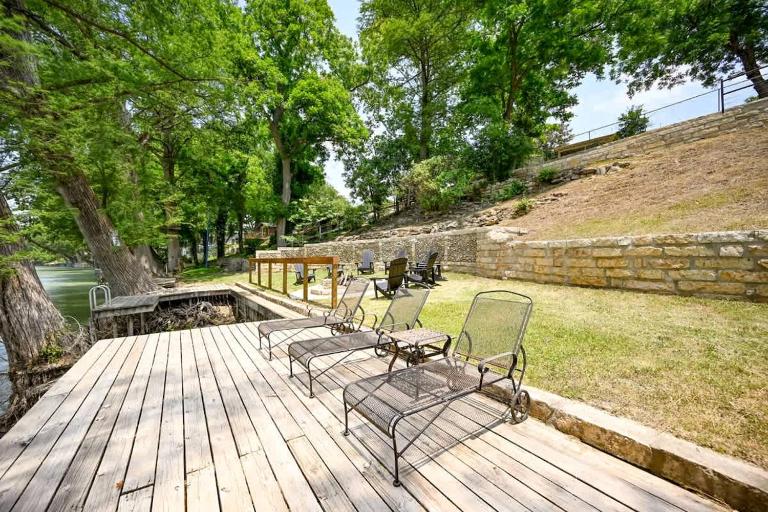 Luxury Lakefront Oasis with Boat Dock-Firepit - Chambres d'hôtes McQueeney
