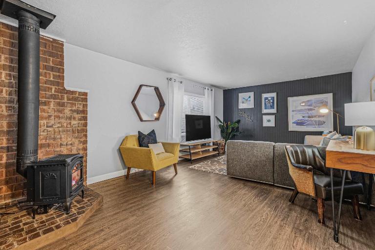 CDA Pet Bungalow Near Downtown & Trails Fenced - B&B Coeur d'Alene