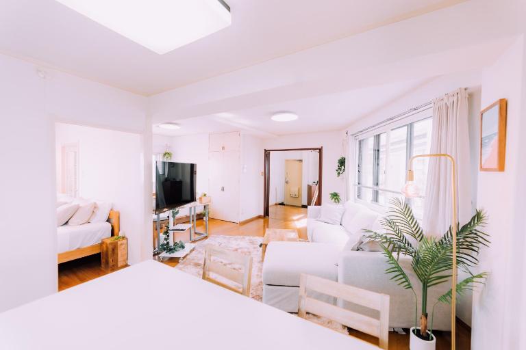 Spacious Hakata Apartment Walk to Hakata Station - B&B Fukuoka